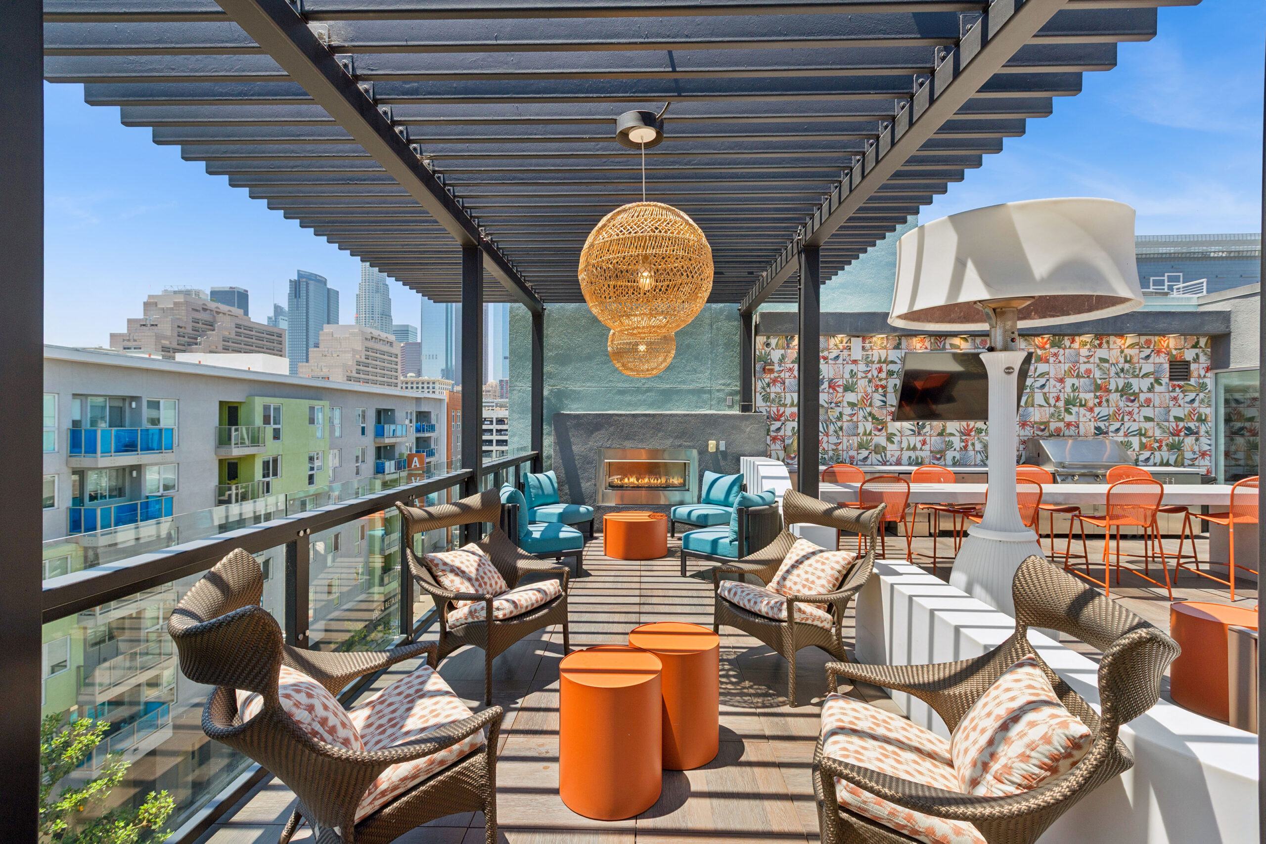 arrive-wakaba-apartment-homes-for-rent-los-angeles-ca-90012-rooftop-lounge (2)
